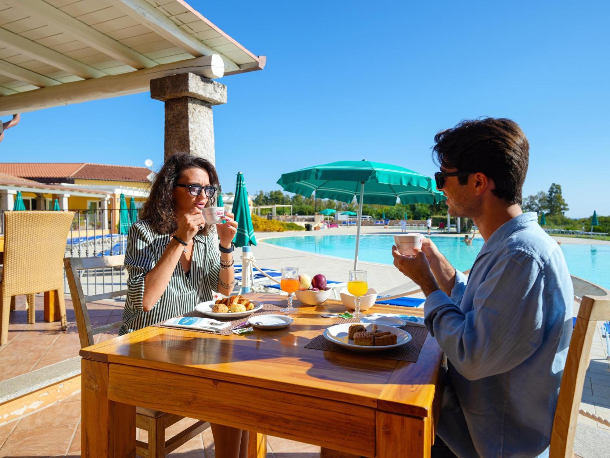 Agrustos Futura Club Cala Fiorita酒店 外观 照片